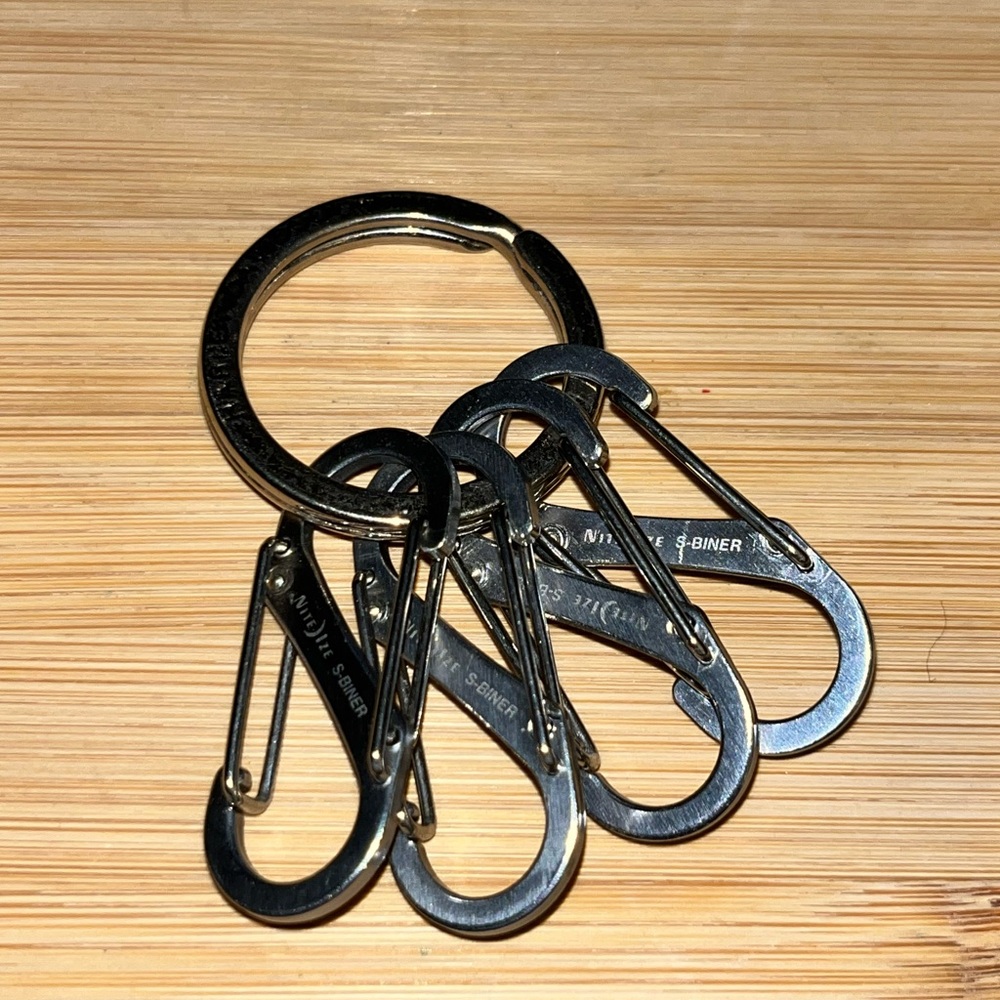 Harley Davidson Keyring w/ (4) Nite-Ize Carbiner Key Clips